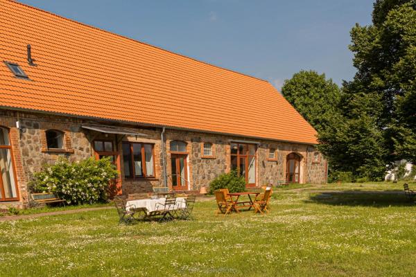 Ferienwohnungen Hof Luisenau, Book  Temmen-Ringenwalde Uckermark