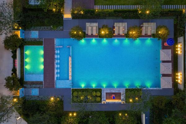 Zhangjiajie SANHE Hotel-Tea Ceremony, Tea Tour, Free pick up service more than 2 nights,Free Shuttle Service to East Gate of Forest Park, Free Welcome Tea, Free folk costume experience,English Customer Service, Book  Daglang hoteller med pool, Swimmingpool