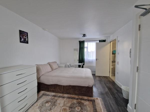 En-suite Mitcham, Book  Streatham London og omegn