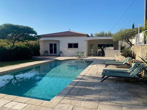 Villa de Pullis, Book  Poulx hoteller med pool, Swimmingpool