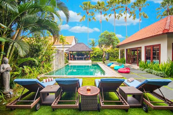 Minara 4 BR Private Pool Villa, Book  Badung hoteller med pool, Swimmingpool