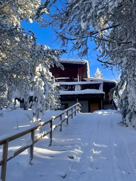 Villa Metso, Ruka, Book  Hoteller i North Ostrobothnia med parkering, Parkering