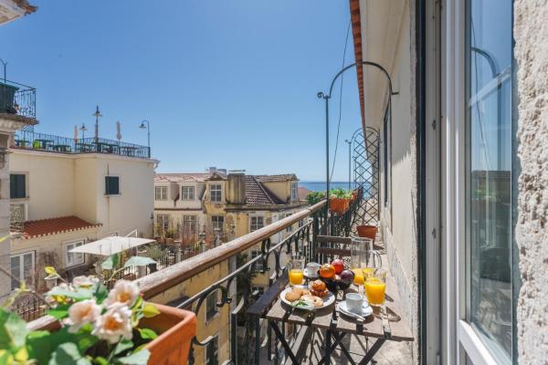 Baixa Chiado LUXURY BEDROOMS, Book  Misericordia 