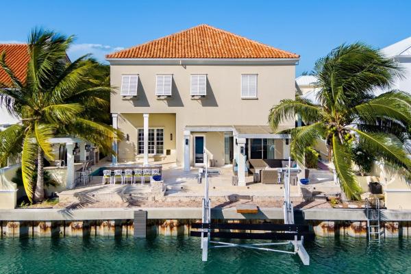 Abundance and Prosperity Villa, Book  Long Bay Hills Providenciales