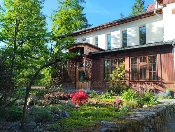 Apartamenty Na Grzybowej, Book  Lower Silesia hoteller med parkering, Parkering