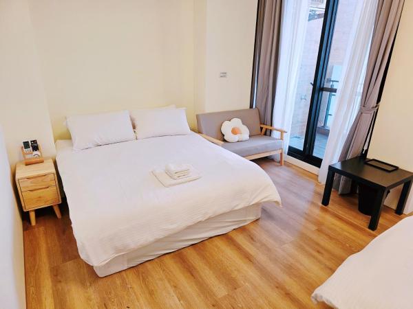 Red House & Old Lane-ChengGong Inn, Book Hotel Chiayi County hoteller med parkering, Parkering