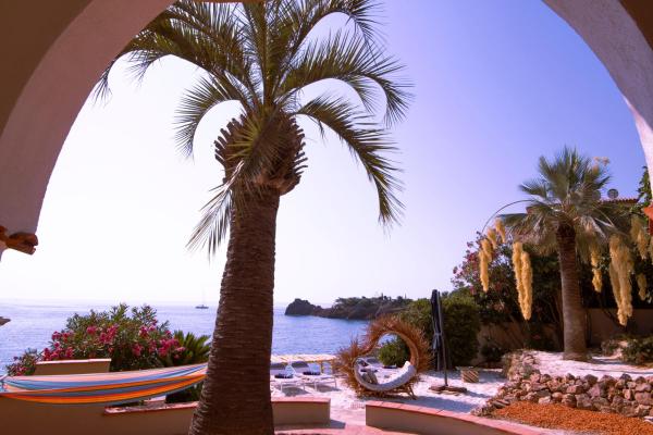Villa de prestige en bord de mer dans la baie de Cannes, Book  Théoule-sur-Mer Alpes-Maritimes