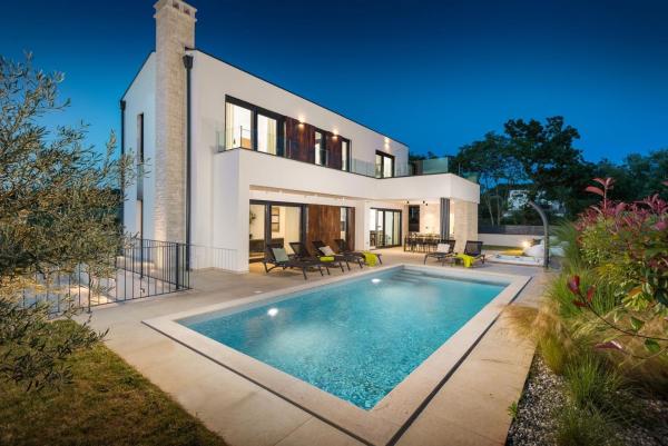 Villa Abarica by Villsy - with heated pool, sauna, jacuzzi, Book  Hoteller i Poreč Region med pool, Swimmingpool