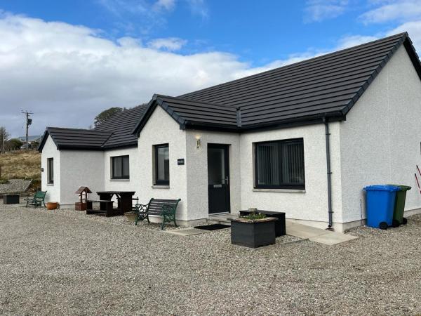 Highland Holiday Lets Lairg, Book   