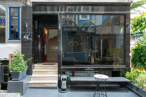 Le Valeria Deluxe, Book  Fatih Beyoglu