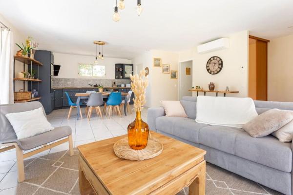 Villa Marebi entre océan et vignes, Book  Sainte-Hélène hoteller med pool, Swimmingpool