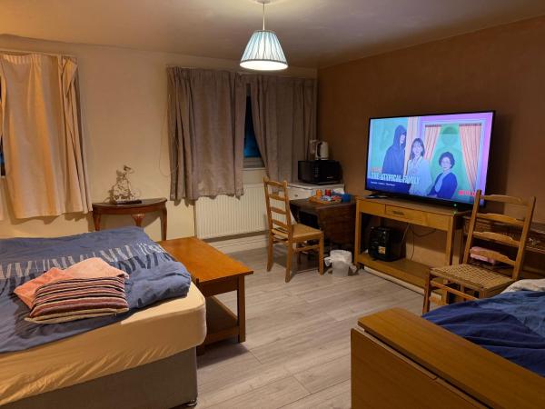 BFamily-Jacks Court, Book  Stalybridge Manchester og omegn