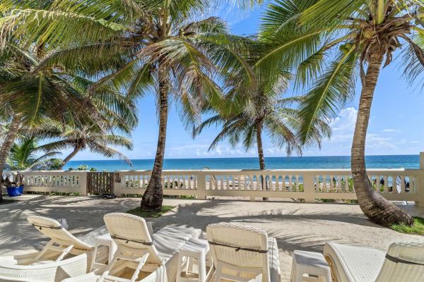 Sandy Beach Villa - Spectacular setting on the beach, Book  Rincon Aguadilla