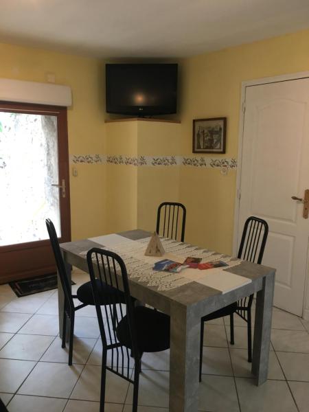 Épices au cœur du centre ville historique de Serignan, Book  Sérignan Hérault