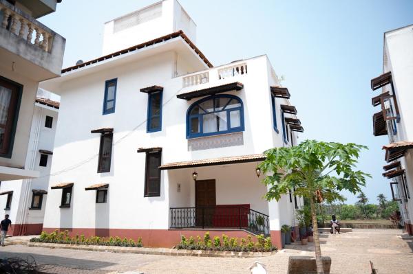 TERRA VERDE ! A Sunset Villa at Varca, South Goa, Book  Goa hoteller med pool, Swimmingpool