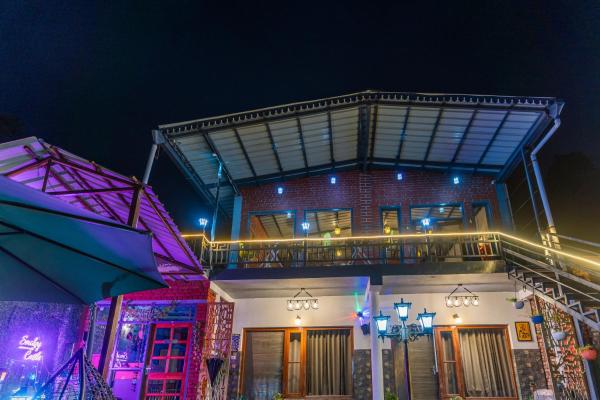 SMOKEY CASTLE HOTEL and RESTAURENT, Book  Mukteshwar Uttarakhand