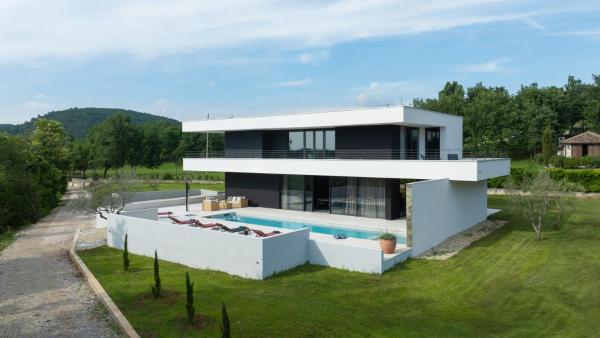 Beautiful She Luxury Villa with view in Groznjan, Book  Boškari Istrien