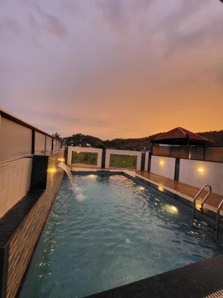 The Perfect Stays Paradise Villa, Book  Hoteller i New Delhi med pool, Swimmingpool