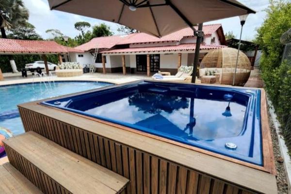 Villa Valerie, Book  Meta hoteller med pool, Swimmingpool