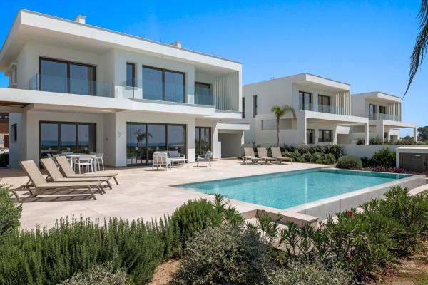 Serenity Waves Villa 6, Book  Sophtadhes Larnaca