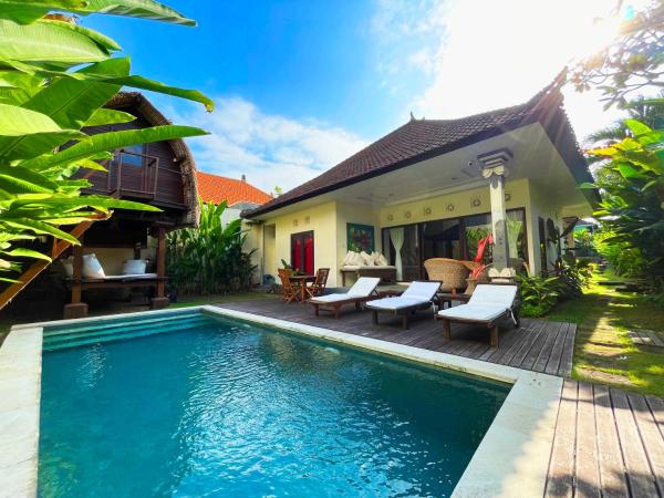 Traditional 2Br Private Pool Villa in the Heart of Canggu, Berawa, Book  Badung hoteller med pool, Swimmingpool