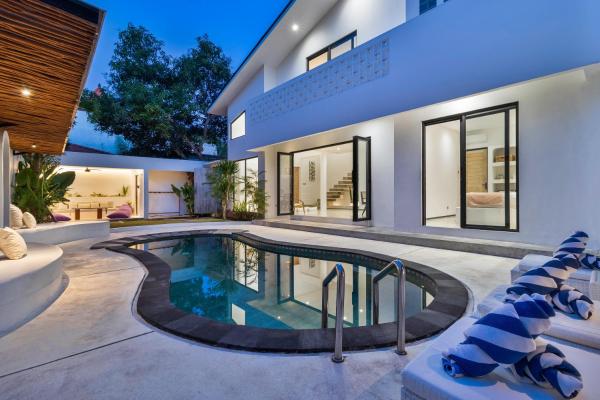 Great Value 2 Bed Villa, Sleeps 4, Fast Wifi, Book  Bingin Beach hoteller med pool, Swimmingpool