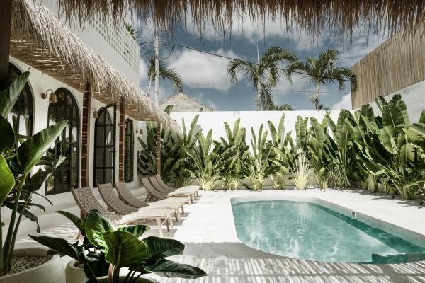 Villa Almaz Seminyak, Book  Badung hoteller med pool, Swimmingpool