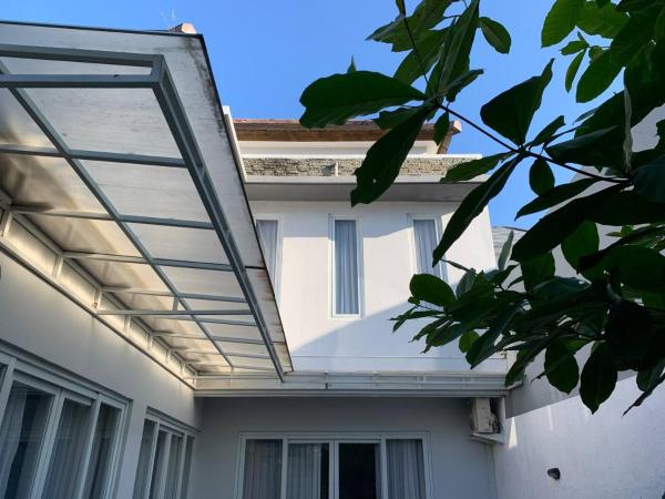 Friends Uluwatu Villa, Book  Billige hoteller i Bali