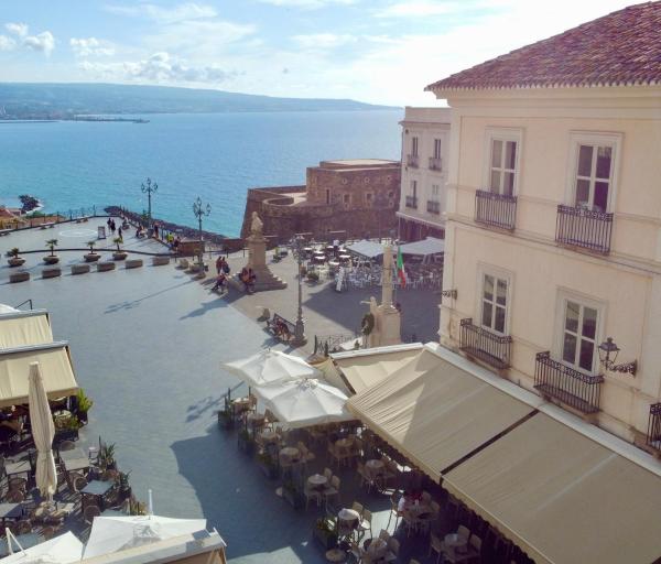 Hotel della Piazza, Book  Pizzo Calabrien