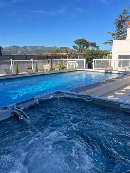 Villa piscine Marseille, Book  Carros hoteller med pool, Swimmingpool
