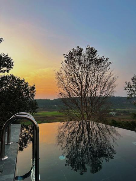 Mành Farmhouse, Book  Gia Lai hoteller med pool, Swimmingpool