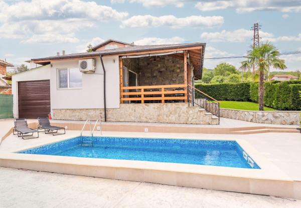 Villa Golden Shore with Private Pool in Kranevo, Book  Kranevo 