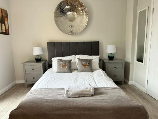 Studios 4&5 - Dedworth Road, Windsor, Book  Windsor Berkshire