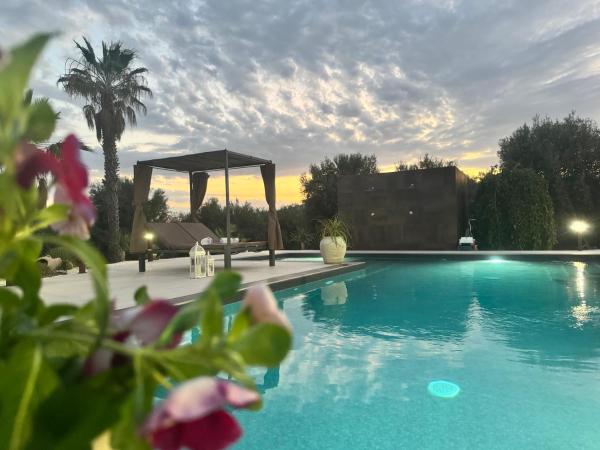 Villa Badessa, Book  Hoteller i Noto Valley med pool, Swimmingpool