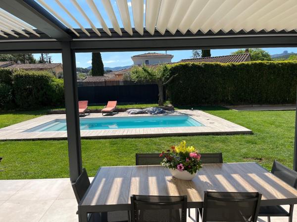 Villa du sud, Book  Carros hoteller med pool, Swimmingpool