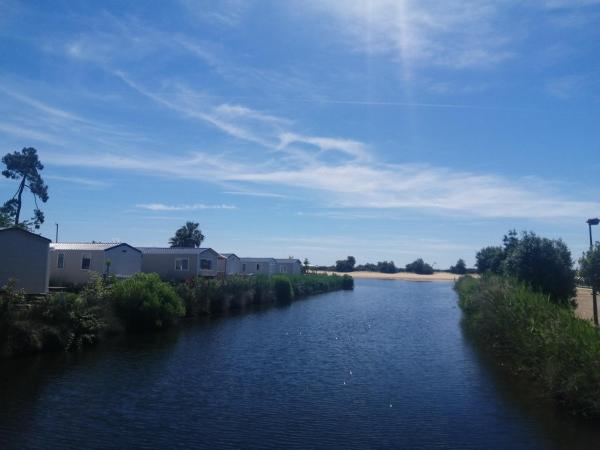 Mobil Homes Camping 4 étoiles Les Viviers, Book  Hoteller i Aquitaine med pool, Swimmingpool