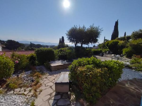 Villa Gabyken, Book  Hoteller i Var coast med parkering, Parkering