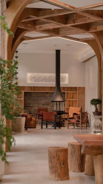 Patio Spring Holiday Inn--Free pick up-Airport & Railway st ation&TianMen Mount ain--Free travel customization, Book  Yong Ding 
