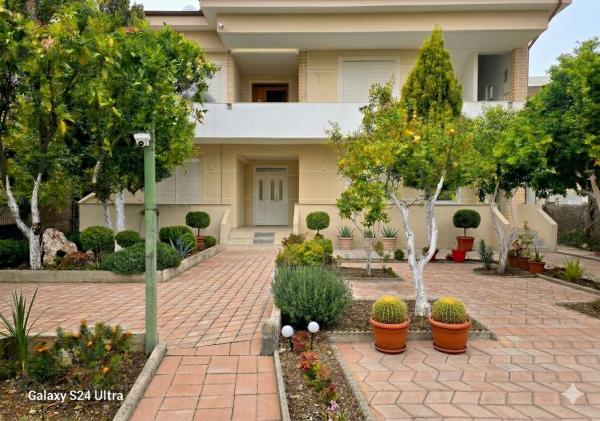 Villa Sinomati, Book  Vlorë County hoteller med parkering, Parkering