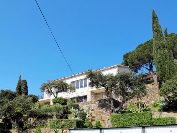Apartment Villa Montemare Dorette by Interhome, Book Lejlighed Hoteller i Var coast med parkering, Parkering