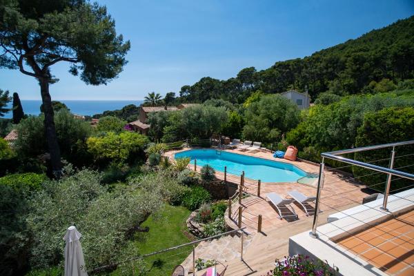 Villa NOSSÌ BÈ, Book  Hoteller i Var coast med pool, Swimmingpool