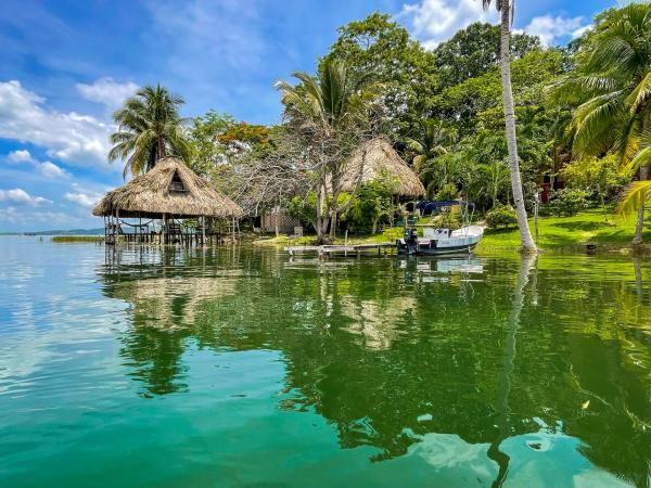 B&B Del Lago, Book  Flores Peten