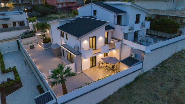 Vilè Home - Intera Villa, Book  Favara Sicilien