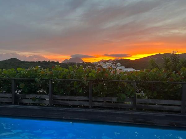 Nouveau ! Villa au Diamant, Book  Fort-de-France hoteller med pool, Swimmingpool