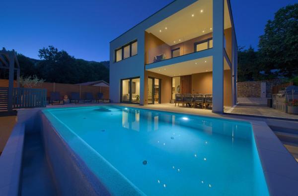 Villa Viverum with heated salt water pool, Book  Baška 