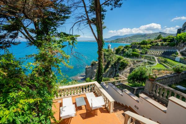 Lighthouse View Villa with Sea View Terrace and Garden, Book  Agropoli Cilento Coast