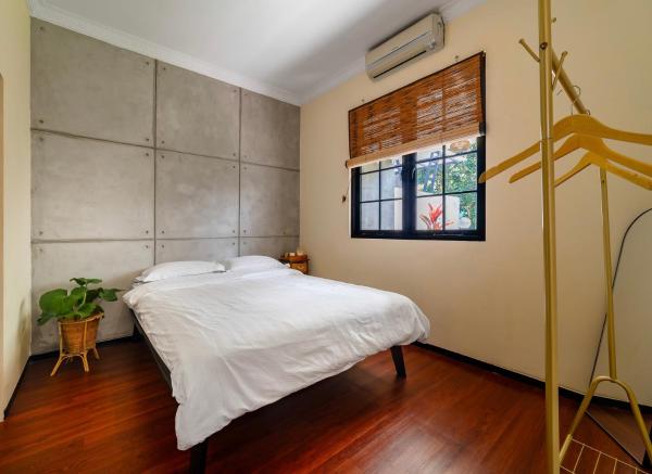 Dhome by Riana, Book  Wendit 