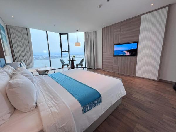 A La Carte Hạ Long Bay - Tầng cao, view biển, Book  Quang Ninh hoteller med pool, Swimmingpool