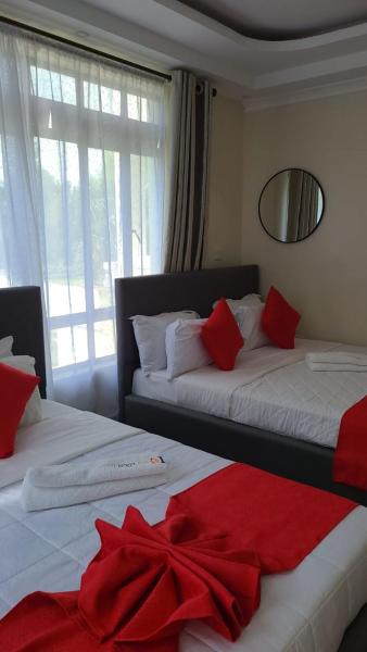 The Loch Hotel Bondo, Book  Bondo hoteller med pool, Swimmingpool