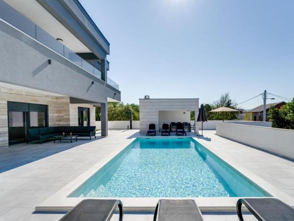 Villa Solis by Interhome, Book  Hoteller i Zadar County med pool, Swimmingpool